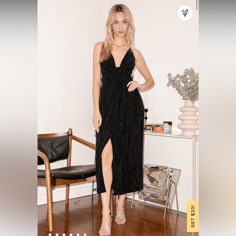 Head Turner Black Sleeveless Midi Dress